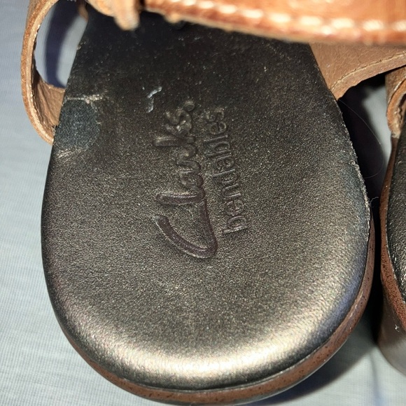 Clarks 8.5 women’s Tan Wedge Sandals with Elegant Lattice Straps - Picture 10 of 16
